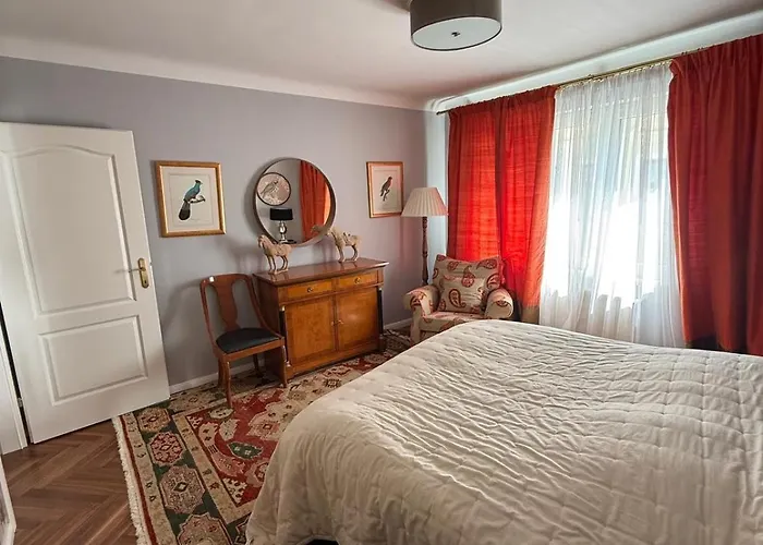 Beautiful 2 Bedroom In Centre アパート