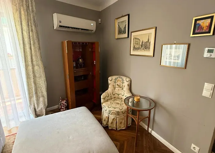Beautiful 2 Bedroom In Centre *