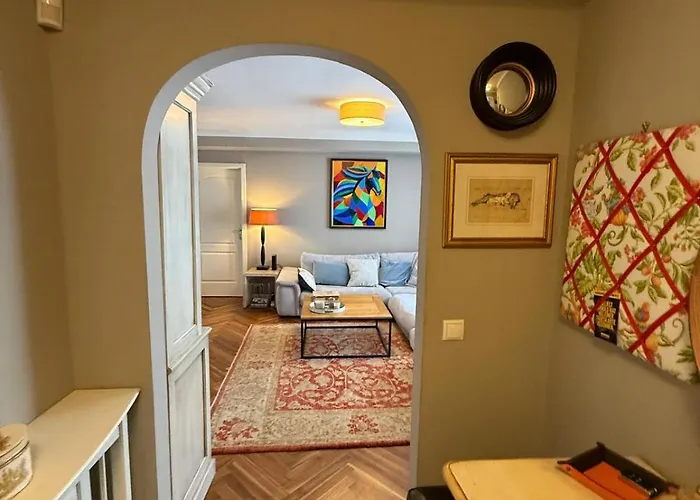 Beautiful 2 Bedroom In Centre アパート