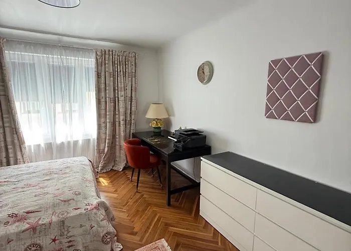Beautiful 2 Bedroom In Centre アパート *