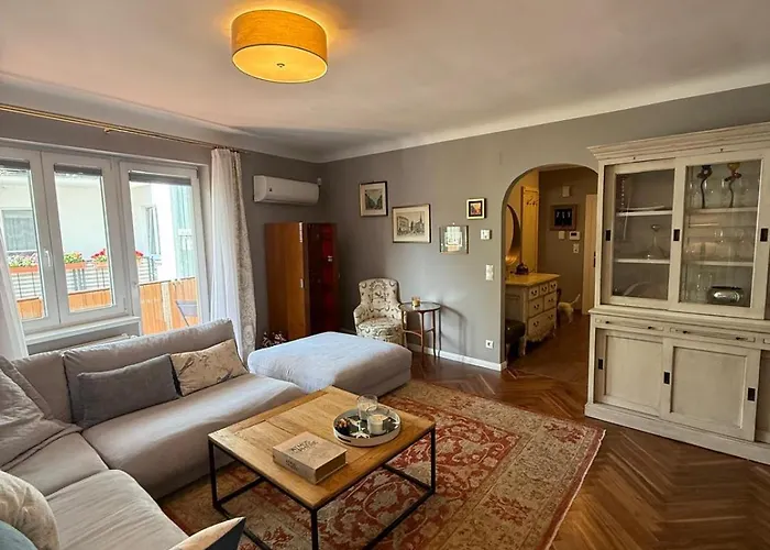Beautiful 2 Bedroom In Centre