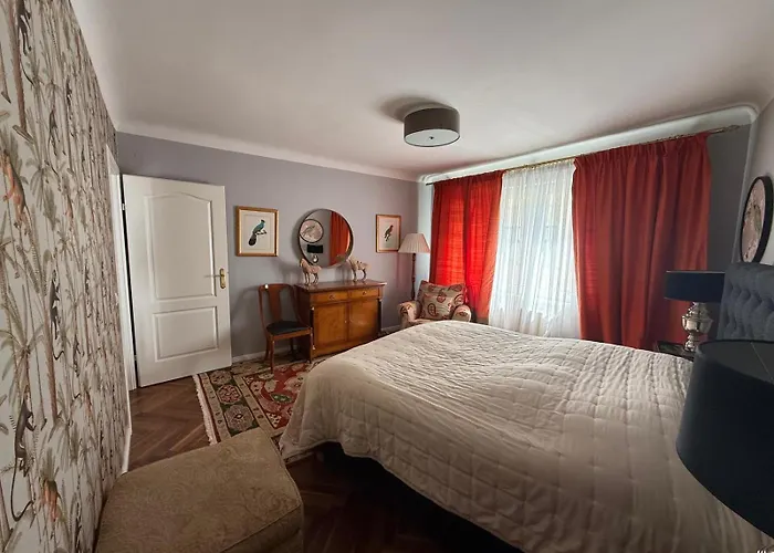 Beautiful 2 Bedroom In Centre アパート